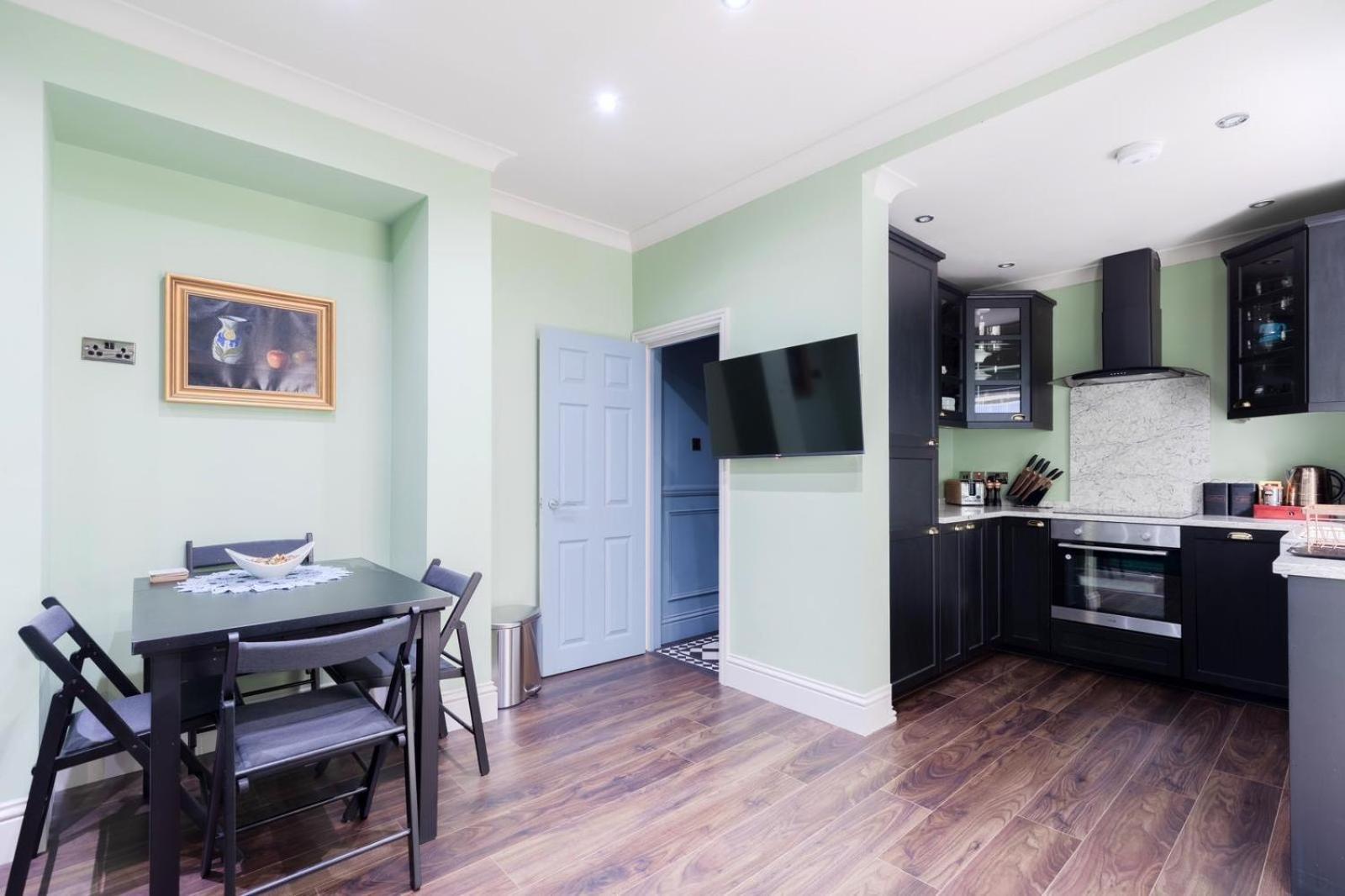 Stylish 2 Bedrooms Flat Sleeps 6 & Garden London Zone 2 Cls Central Exterior photo